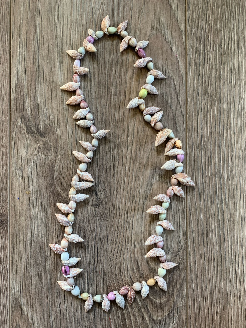 Vintage Hawaiian Shell Necklace - Picture 2 of 10
